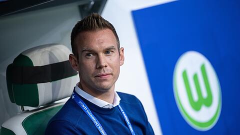Wolfsburgs Trainer Tommy Stroot gibt sich gelassen.