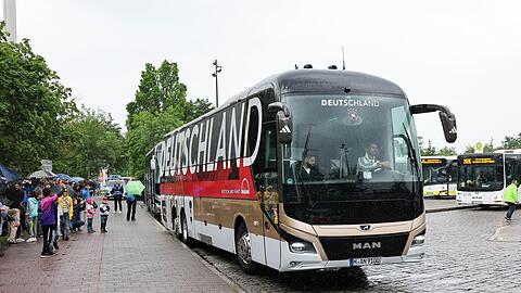 Zu den Vorrundenspielen geht es für die DFB-Auswahl mit dem Bus.