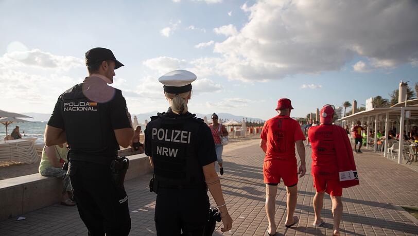 Auch deutsche Polizisten patrouillieren im Sommer an der Playa. (Archivfoto)
