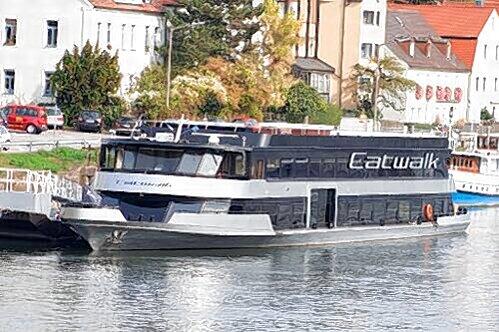 Die Catwalk: Eine Luxusyacht zum Feiern.