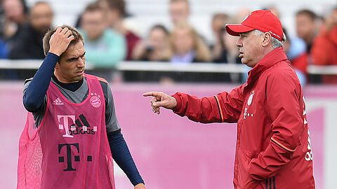 Carlo Ancelotti (r.) über Philipp Lahm (l.): &bdquo;Er ist ein sehr wichtiger Spieler&ldquo;