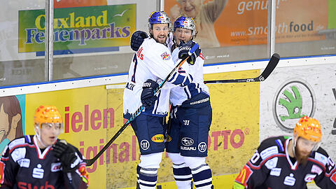 Jubeln über den Sieg: Macek (l.) und Aucoin.