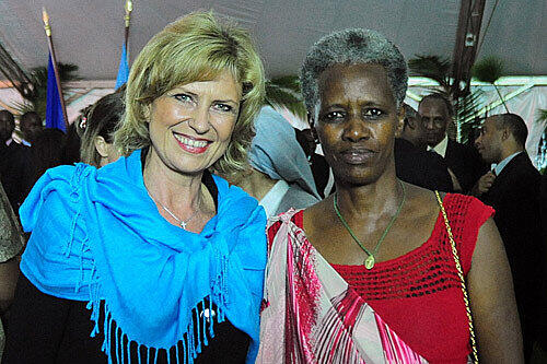 Zwei starke Frauen, die künftig auch zusammenarbeiten werden: Dagmar Wöhrl (l.) und Eugénie Musayidire bei ihrem Treffen in Ruanda.