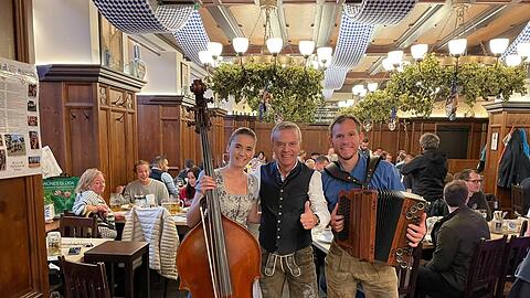 Im Augustiner Klosterwirt am Dom hat Wirt Gregor Lemke jeden Tag andere Livemusiker auftreten lassen - wie hier die Urner Musi.