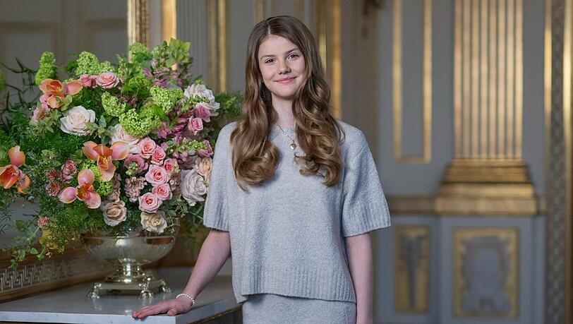 Kronprinzessin Victorias Tochter Estelle wird Taufpatin für ihre kleine Cousine.