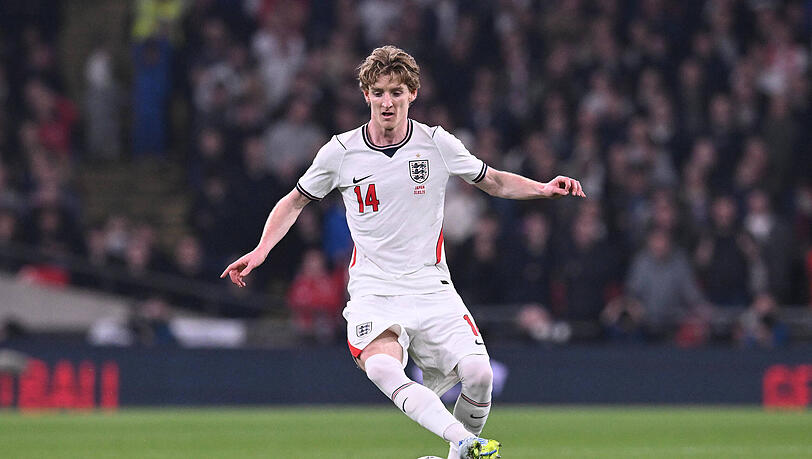 Englischer Nationalspieler, in Liverpool geboren: Gordon.