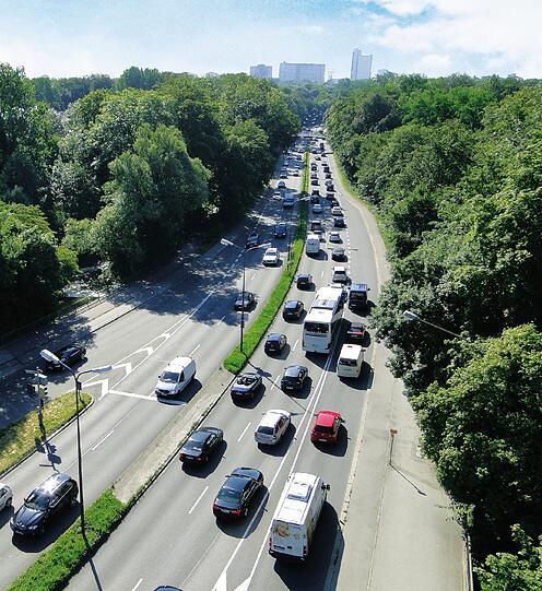 109.000 Autos fahren täglich über den Isarring, der den Englischen Garten sechsspurig zerschneidet. Würde man die Straße...