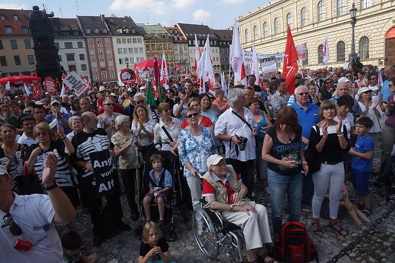 Bilder von der DGB-Kundgebung in München mit rund 1200 Teilnehmern.