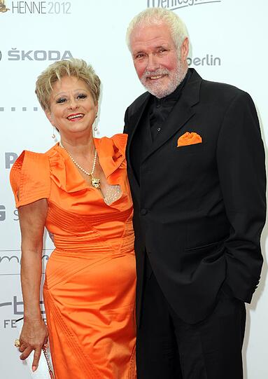 Die Moderatorin und Sängerin Dagmar Frederic steht mit fünf Ehen auf einer Stufe mit Lothar Matthäus und Joschka Fischer. 2002 heiratete sie den Reiseveranstalter Klaus Lenk.