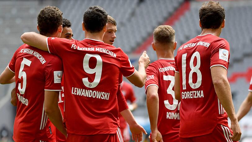 Der FC Bayern hat den erneuten Titelgewinn mit einem gemeinsamen Abendessen gefeiert.