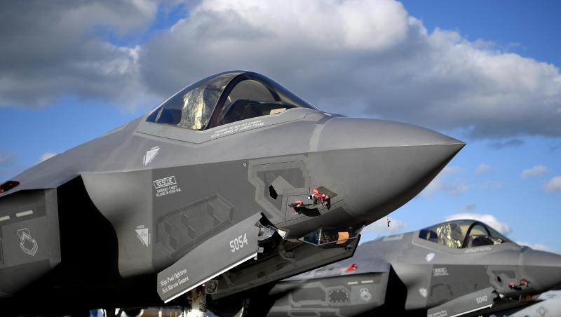 Lockheed Martin F-35 Tarnkappen Mehrzweck Kampfjet der USA ist 2018 bei der Raumfahrtausstellung (ILA) ausgestellt. Lockheed Martin F-35 Tarnkappen Mehrzweck Kampfjet der USA ist 2018 bei der Raumfahrtausstellung (ILA) ausgestellt.