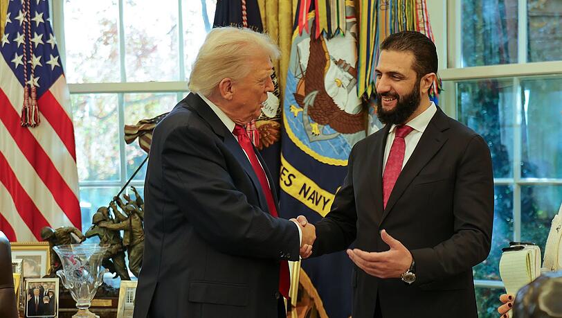 US-Präsident Trump hat Syriens Übergangspräsidenten al-Scharaa im Weißen Haus empfangen.