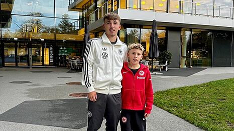Talentierte Geschwister: Lennart Karl (l.) und sein zw&ouml;lfj&auml;hriger Bruder Vincent, der bei Eintracht Frankfurt spielt.