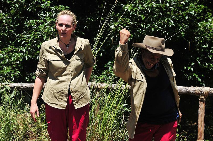 Ganz ohne Sterne auf dem Konto gehen die beiden zurück ins Camp. Dafür liefern sie sich eine ordentliche Konfrontation. Helena schreit Ricky nach der Prüfung an.