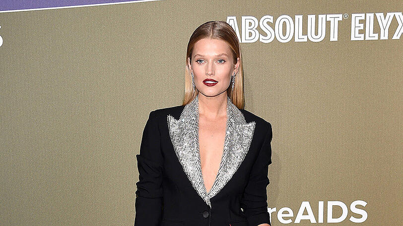 Toni Garrn: Der Hosenanzug steht dem Model ausgezeichnet