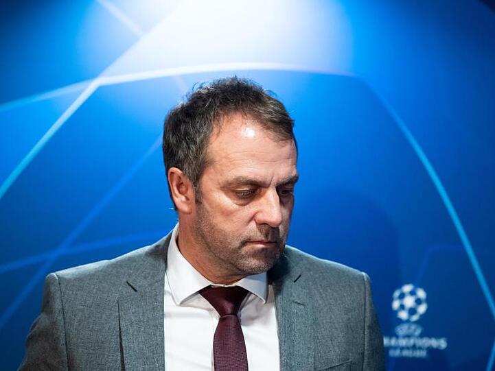 Trainer Hansi Flick von München kommt zur Pressekonferenz. Foto: Sven Hoppe/dpa