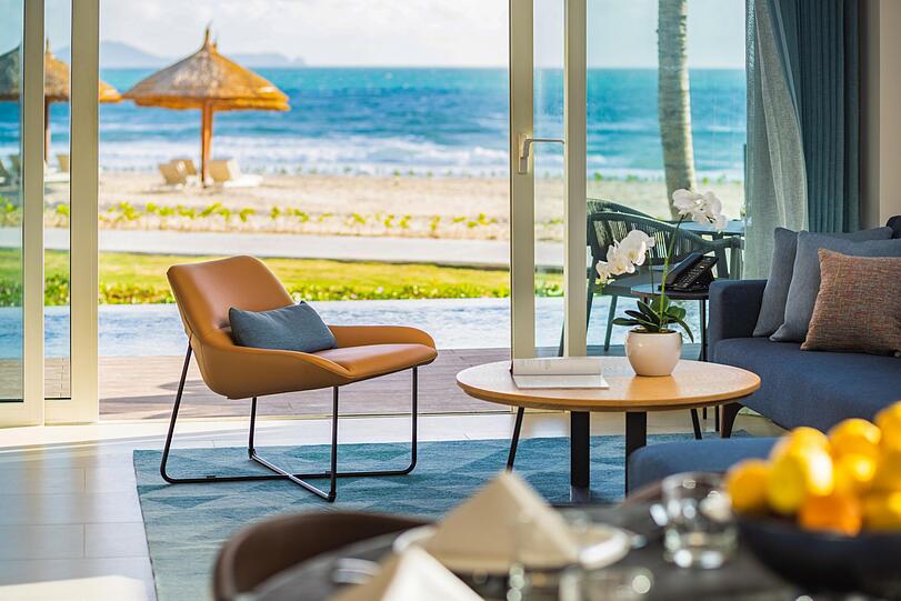 Die Oceanfront Pavillons mit privatem Pool und Blick auf den Long Beach.
