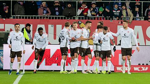 Spitzenreiter St. Pauli konnte die zweitplatzierten Kieler auf sechs Punkte distanzieren.