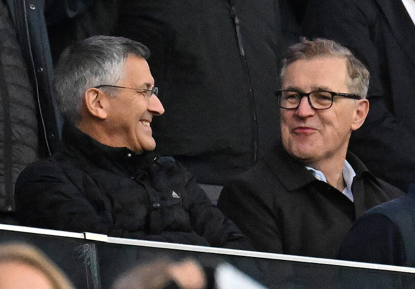 Gefordert: Die Bayern-Bosse Herbert Hainer (l.) und Jan-Christian Dreesen. Gefordert: Die Bayern-Bosse Herbert Hainer (l.) und Jan-Christian Dreesen.