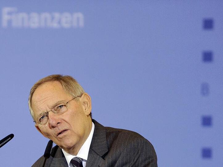Bundesfinanzminister Schäuble hat Hoffnungen auf spürbare Zusatzeinnahmen für den Staat durch eine teilweise Abschaffung der ermäßigten Mehrwertsteuersätze gedämpft.