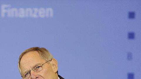 Bundesfinanzminister Schäuble hat Hoffnungen auf spürbare Zusatzeinnahmen für den Staat durch eine teilweise Abschaffung der ermäßigten Mehrwertsteuersätze gedämpft.