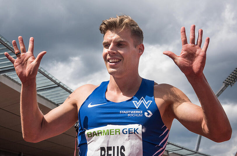Julian Reus freut sich nach seinem Sieg über 100m bei der Deutschen Leichtathletik-Meisterschaft in Kassel.