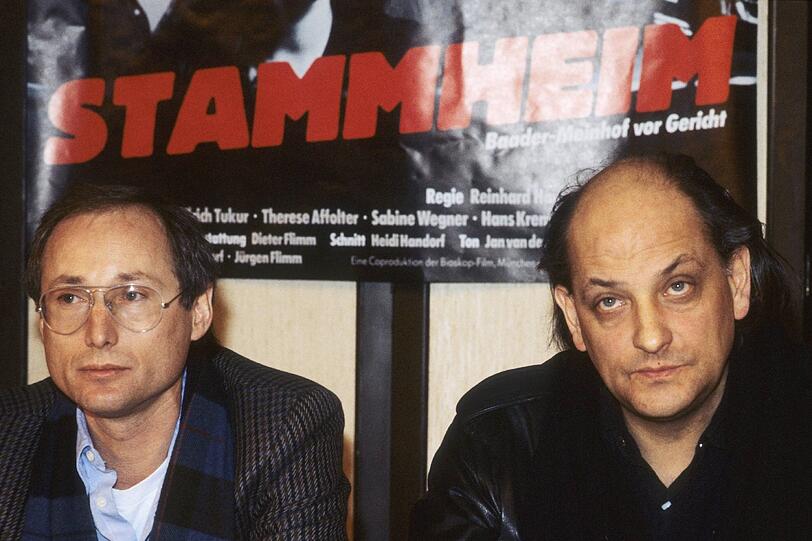 1986: Jury-Präsidentin Gina Lollobrigida versucht vergeblich, die Auszeichnung des RAF-Films "Stammheim" von Reinhard Hauff (r) mit dem Goldenen Bären zu verhindern, den sie als "lousy film" - miesen Film - bezeichnet.