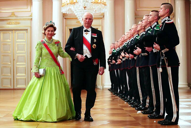 König Harald V. und Königin Sonja von Norwegen kommen zum Galadinner anlässlich des 80. Geburtstags des norwegischen Königs.