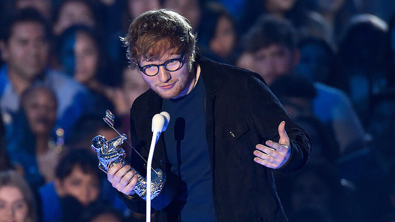 Ed Sheeran nahm den Preise als "Artist of the year" entgegen.