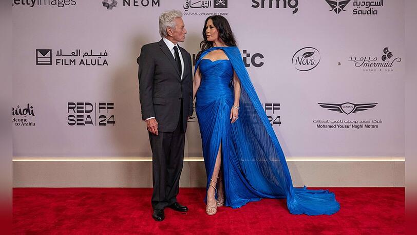 Scheinen auch nach 25 Jahren Ehe glücklich wie am ersten Tag: Catherine Zeta-Jones und Michael Douglas. Scheinen auch nach 25 Jahren Ehe glücklich wie am ersten Tag: Catherine Zeta-Jones und Michael Douglas.