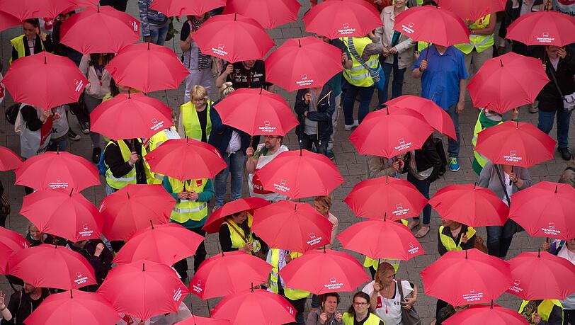Eine Verdi-Demo in Hamburg. (Symbolbild) Eine Verdi-Demo in Hamburg. (Symbolbild)