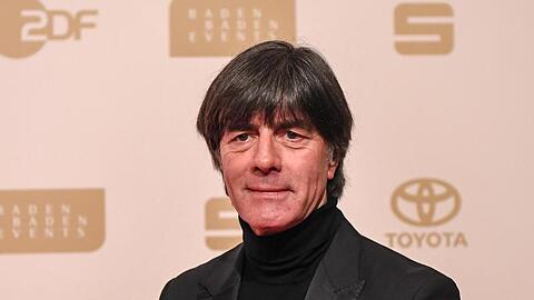 Einige Fans sehen Bundestrainer Joachim Löw kritisch.
