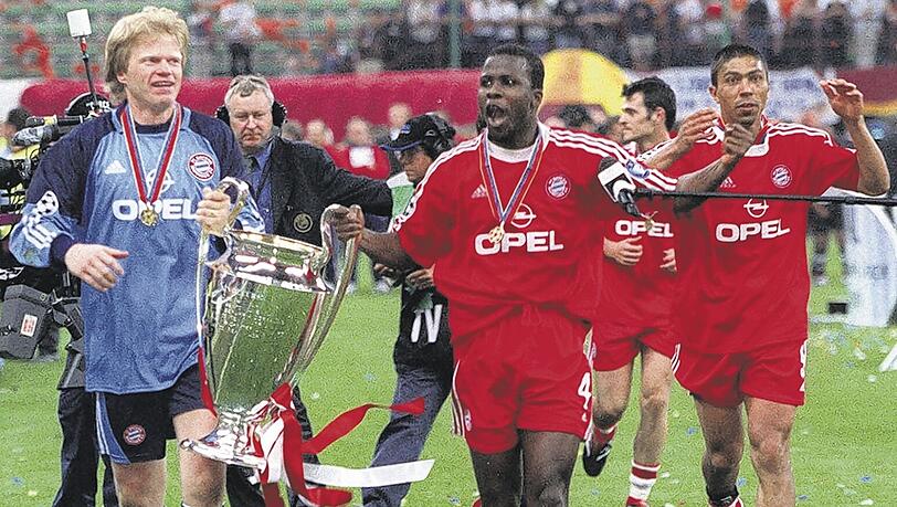 Sein größter Triumph: Sammy Kuffour (Mitte) nach dem Champions-League-Triumph 2001 mit Oliver Kahn (l.) und Giovane Elber auf der Ehrenrunde. Sein größter Triumph: Sammy Kuffour (Mitte) nach dem Champions-League-Triumph 2001 mit Oliver Kahn (l.) und Giovane Elber auf der Ehrenrunde.