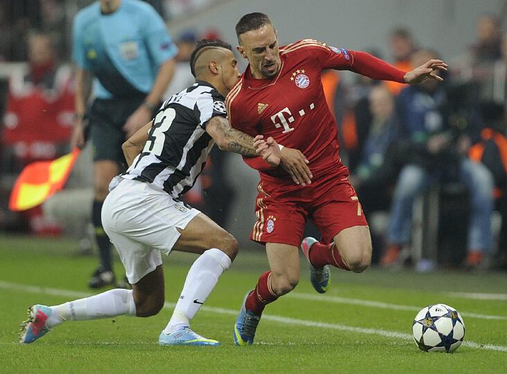 Weitere Bilder vom Duell zwischen Franck Ribéry und Arturo Vidal.