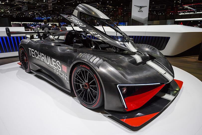 Laut, schnell und wahnsinnig teuer - die Highlights vom Genfer Autosalon. Klicken Sie sich durch!