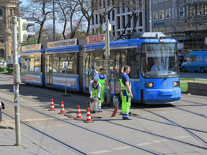 Was sein muss, muss sein: Bei der Trambahn am Stachus wird Frühjahrsputz gemacht. AZ-Leser Djordje Matkovic hat viele schöne Innenstadt-Impressionen eingefangen. Klicken Sie sich durch die Bilder.