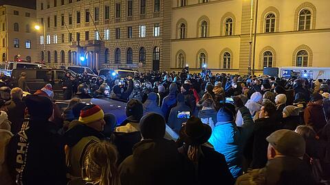Maßnahmen-Gegner bei ihrem Protest in München.