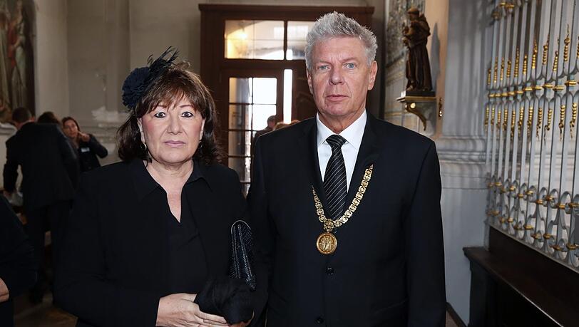 Petra und Dieter Reiter. Der Oberbürgermeister sprach bei der Feier. Petra und Dieter Reiter. Der Oberbürgermeister sprach bei der Feier.