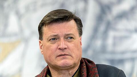 Christian Thielemann nimmt an einer Pressekonferenz teil.