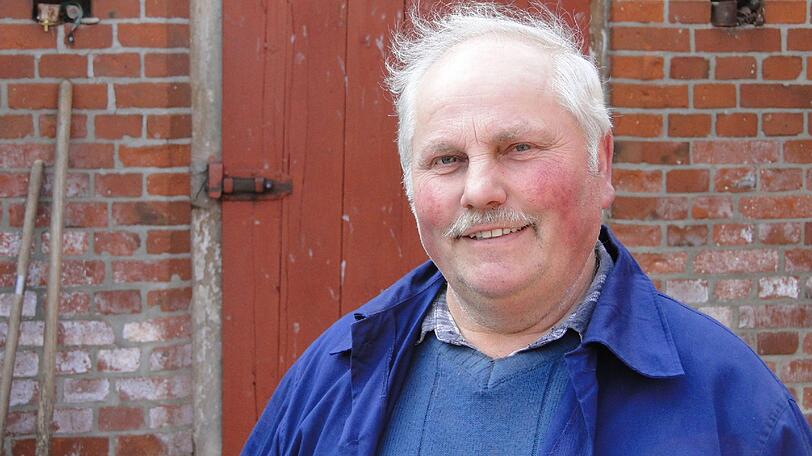Dieter &ndash; der einsame Wendländer (60) muss seit dem Tod seiner Mutter vor acht Jahren seine Arbeit und sein Leben ohne Unterstützung meistern. Liebevoll kümmert sich der 60Jährige um 30 Kühe, Rinder und drei Katzen: "Ich hänge an den Tieren, weil es hier sonst niemanden gibt. An manchen Tagen hat man keinen Menschen, mit dem man reden kann." Einsam fühlt sich der Niedersachse oft. Nach einem langen Arbeitstag wartet niemand auf den sensiblen Bauern. Eine richtige Beziehung hatte er bisher noch nicht. "Außer mal Händchen halten war da nie was." Dieter ist überzeugt, dass die Frauen auch ein Problem mit seiner Größe haben: "Frauen wollen gern große Männer haben und ich bin gerade mal 1,63 Meter." Der sensible Milchbauer träumt von einer Frau, die ihn so liebt, wie er ist und die sich ein Leben auf dem Land gemeinsam mit ihm vorstellen kann. "Das wäre das Schönste, was mir noch passieren kann."