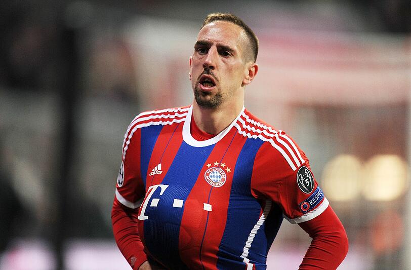 Spaßfußballer Franck Ribéry mit seinem liebesten Arbeitsgerät - dem Fußball.