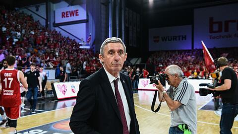 "Ich möchte auch in der kommenden Saison weiter an der Seitenlinie stehen, ich spüre noch das Feuer in mir", sagt Bayern-Coach Svetislav Pesic.