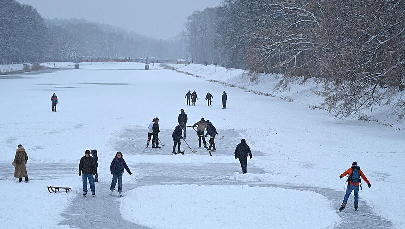 Die sch&ouml;nen Seiten des Winters: Schlittschuhlaufen in Leipzig.
