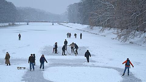 Die sch&ouml;nen Seiten des Winters: Schlittschuhlaufen in Leipzig.