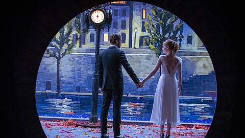 So sch&ouml;n kann Hollywood sein: Emma Stone und Ryan Gosling d&uuml;rfen sich im Filmmusical "La La Land" in nostalgischen Bildern ineinander verlieben. Der RBB zeigt den modernen Genre-Klassiker am 1. Oktober um 20.15 Uhr.