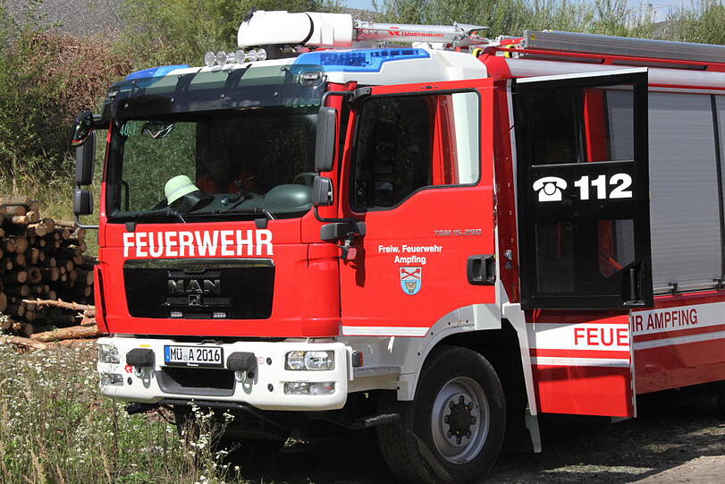Der Motorblock eines Traktors hatte gebrannt. Die Feuerwehr hatte den Brand schnell im Griff.