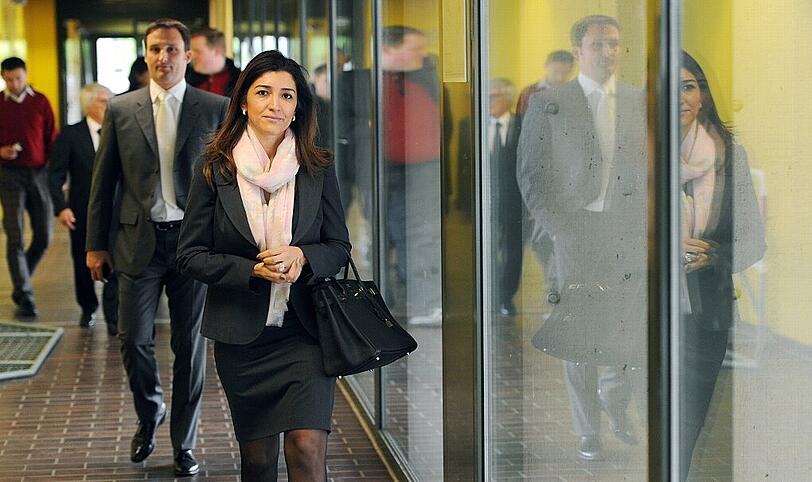 Fabiana Flosi im Flur des Landgerichts.