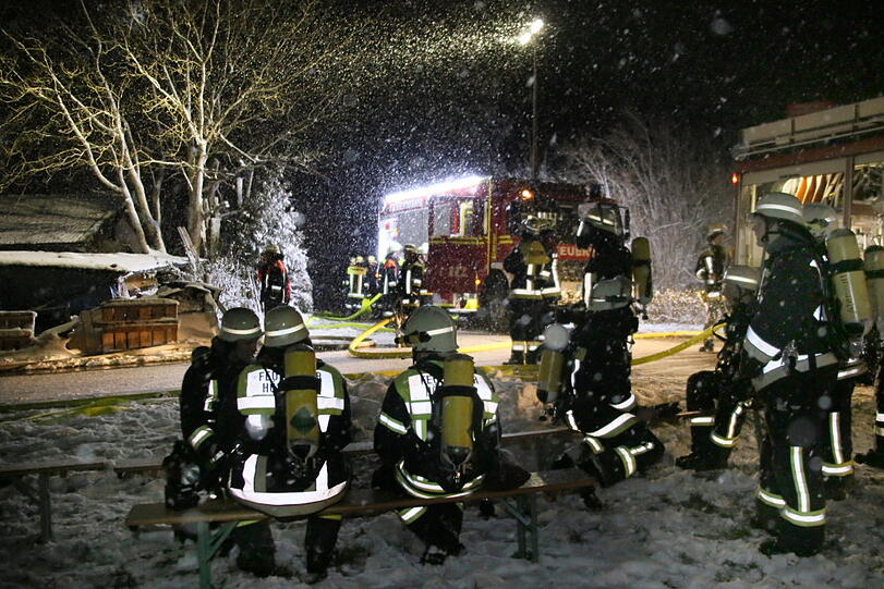 Das Haus in Pittenhart stand in den Abendstunden im Flammen.