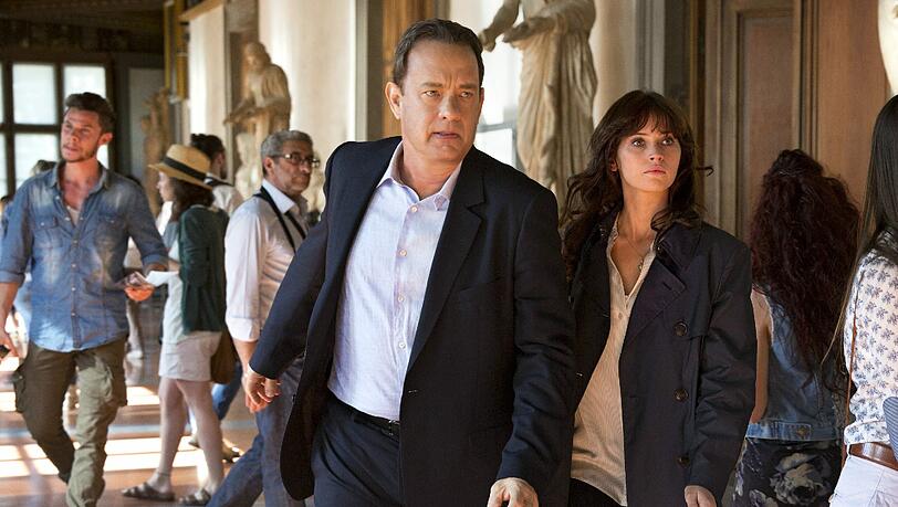 Robert Langdon (Tom Hanks) und die Ärztin und universell Hochbegabte Sienna Brooks (Felicity Jones). Robert Langdon (Tom Hanks) und die Ärztin und universell Hochbegabte Sienna Brooks (Felicity Jones).