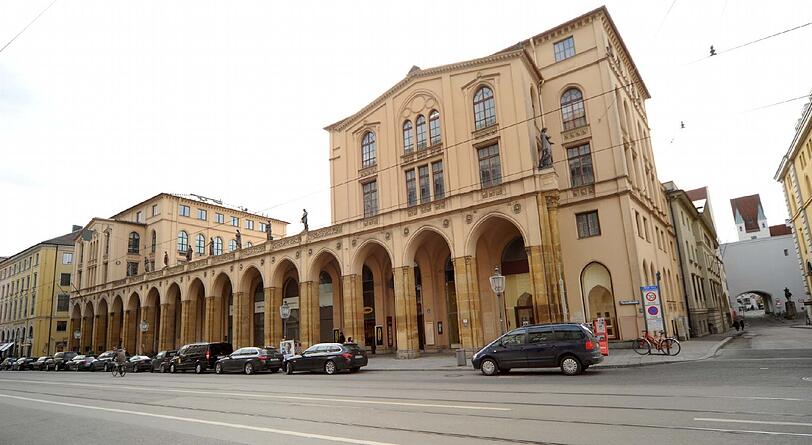 Die alte Mauer liegt hinter dem Gebäude an der Maximilianstraße 6-8.
